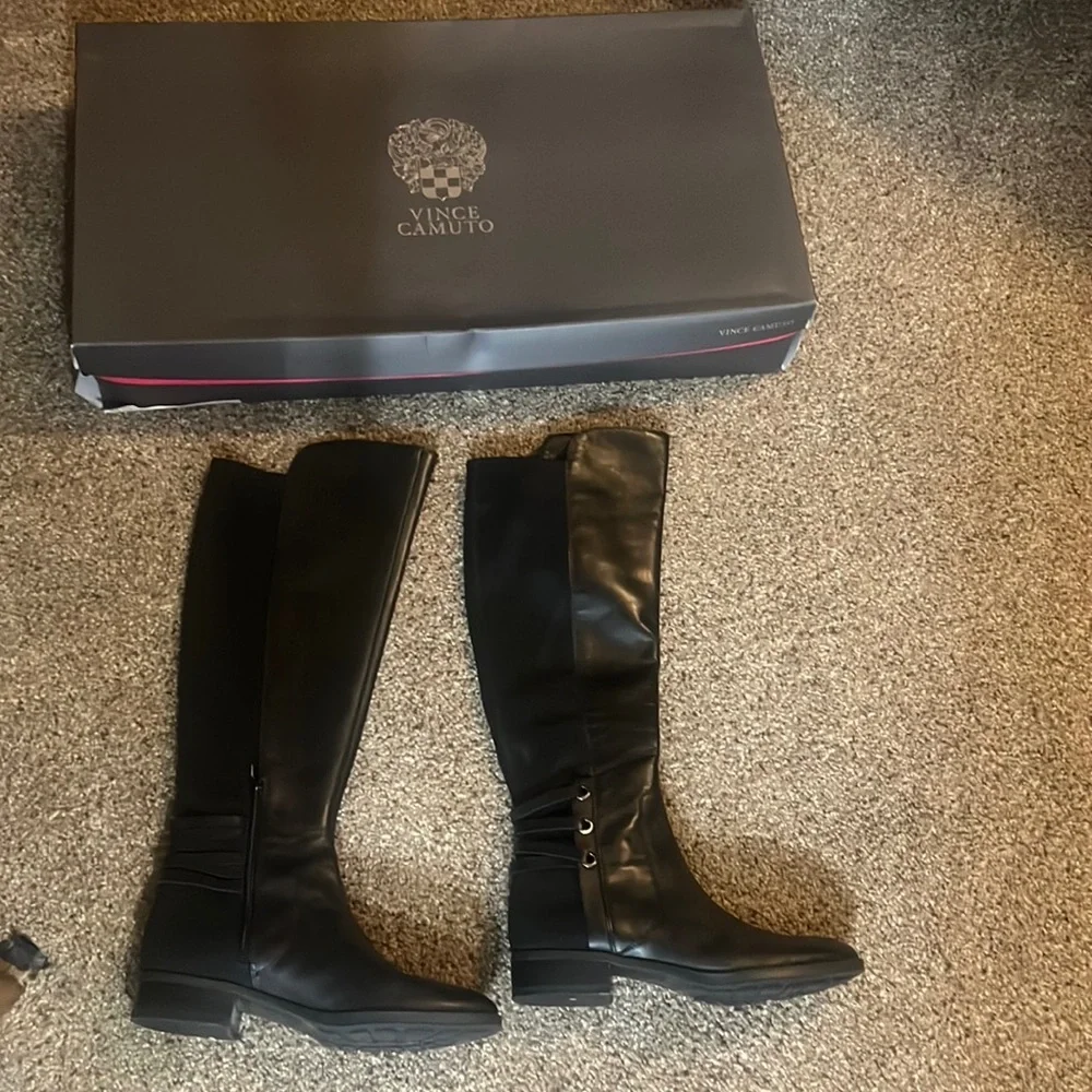 Vince Camuto - Picture 1 of 3